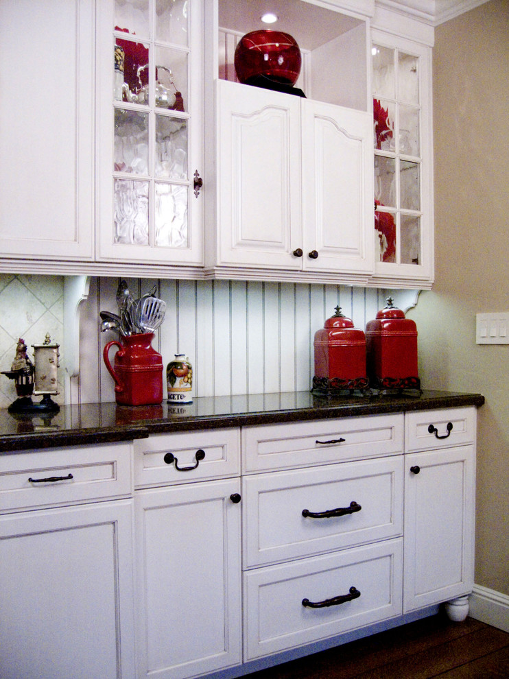 Kitchen - traditional kitchen idea in San Francisco