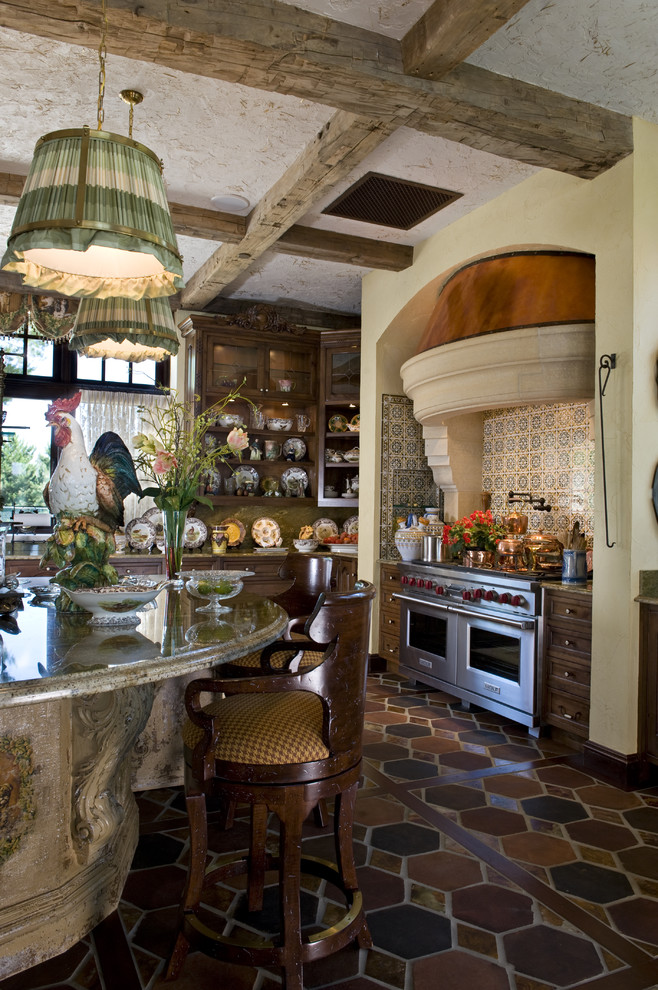 Idéer för ett rustikt kök, med rostfria vitvaror, granitbänkskiva och klinkergolv i terrakotta