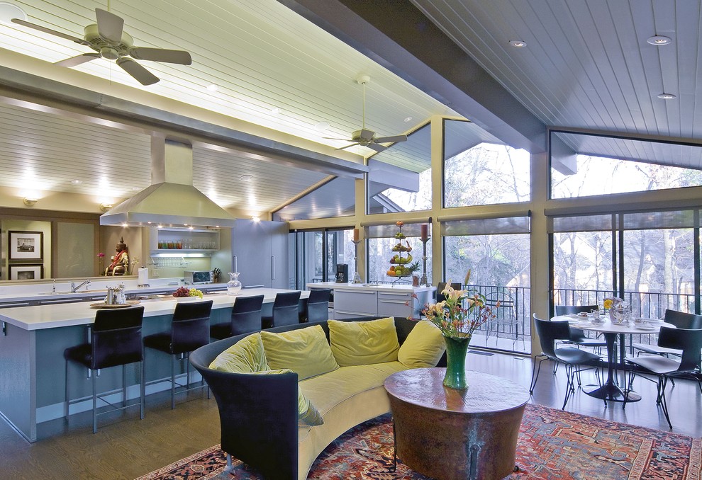 Свежая идея для дизайна: параллельная кухня-гостиная в современном стиле - отличное фото интерьера