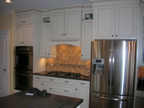 Example of a classic kitchen design in Birmingham