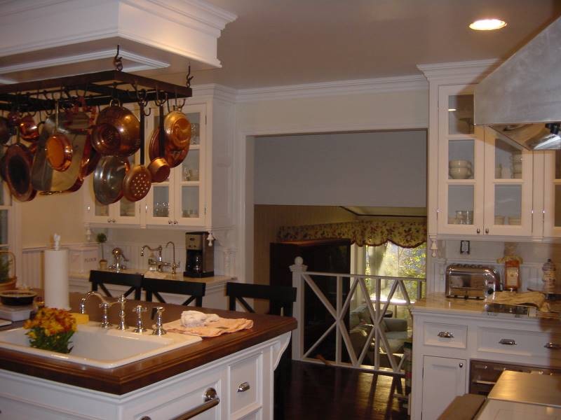 Design ideas for a traditional kitchen in New York.