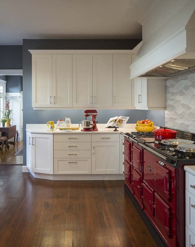 Inspiration for a large transitional u-shaped dark wood floor eat-in kitchen remodel in San Francisco with an undermount sink, shaker cabinets, white cabinets, quartz countertops, white backsplash, porcelain backsplash, colored appliances and no island
