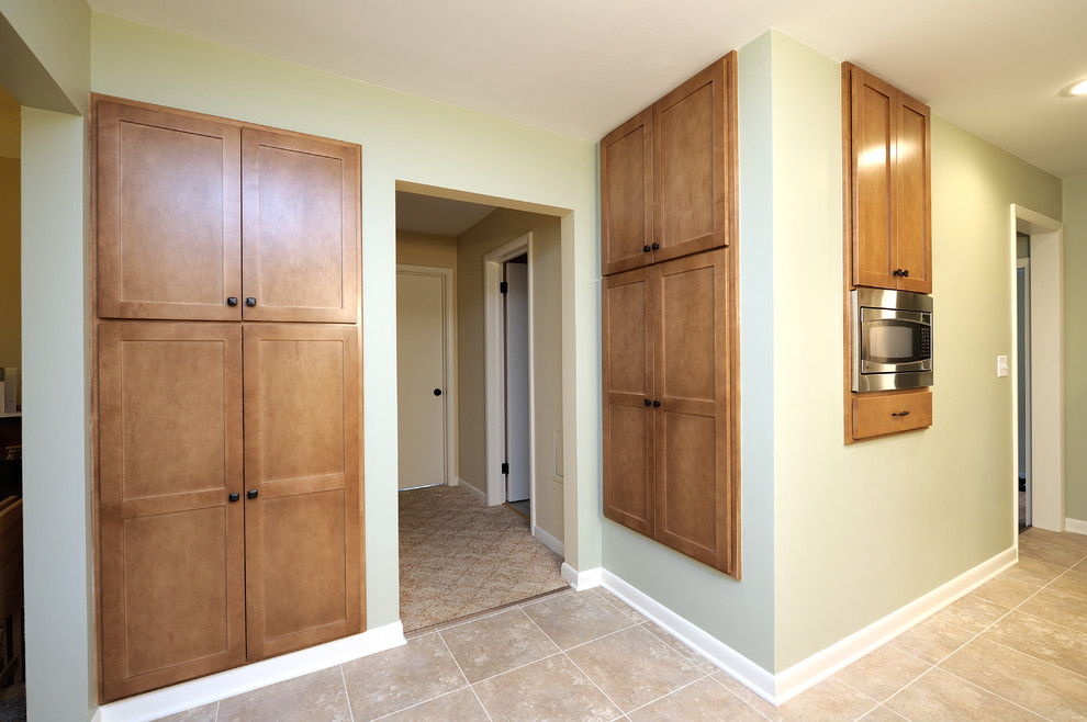 Example of a transitional kitchen design in Grand Rapids