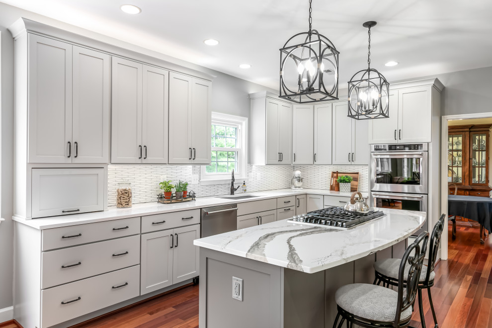 Kitchen - transitional kitchen idea in DC Metro