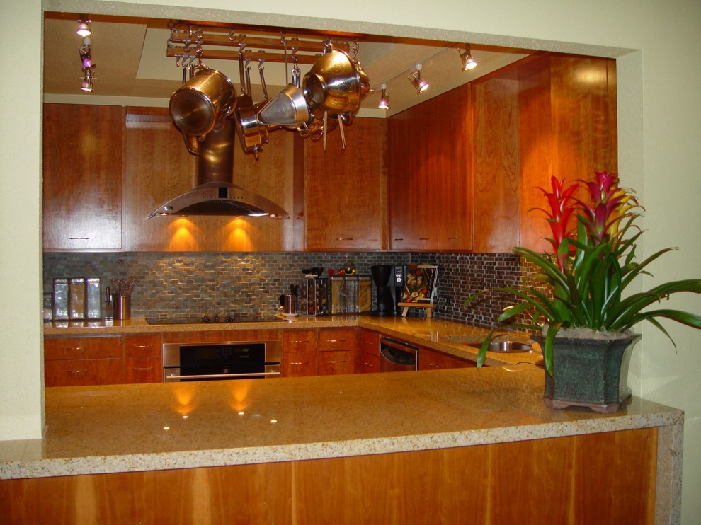 Design ideas for a medium sized modern kitchen in Houston.
