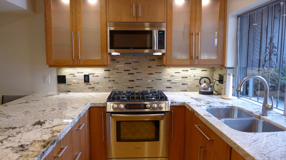 Example of a trendy u-shaped kitchen design in Salt Lake City with an undermount sink, granite countertops and stainless steel appliances