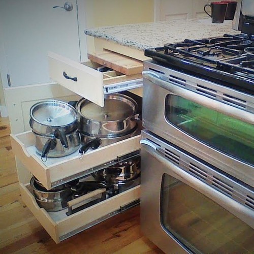 High-quality drawer slides for kitchen cabinets in Canada