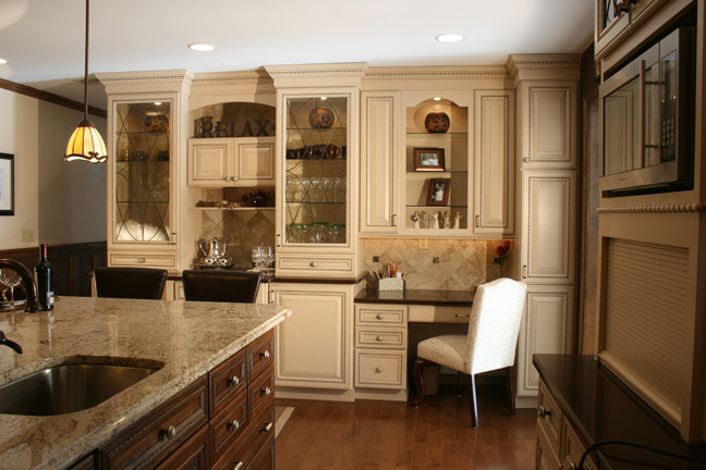 This is an example of a traditional kitchen in New York.