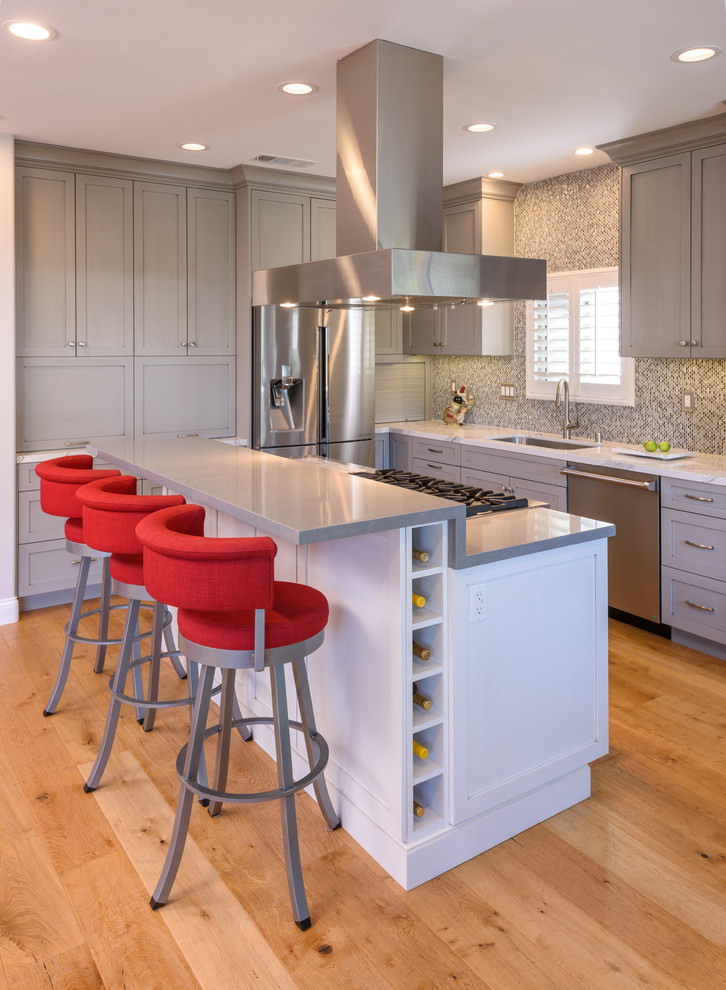 Photo of a classic kitchen in Los Angeles.