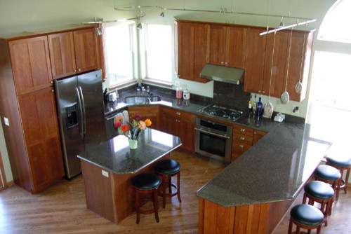 Photo of a classic kitchen in Detroit.