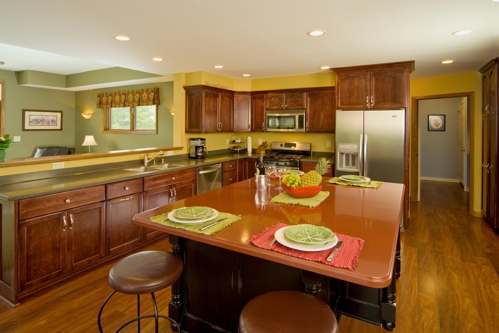 Kitchen Remodels - Traditional - Kitchen - Milwaukee - by Carmel