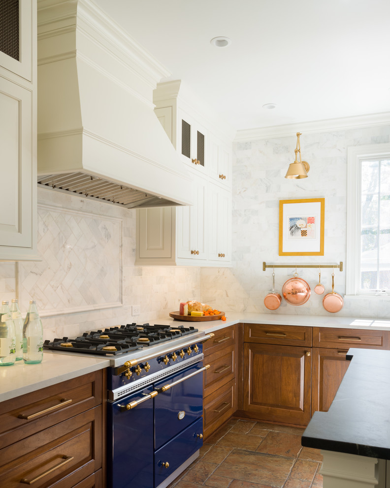Eat-in kitchen - large transitional l-shaped ceramic tile eat-in kitchen idea in New York with an undermount sink, recessed-panel cabinets, medium tone wood cabinets, quartz countertops, white backsplash, subway tile backsplash, colored appliances and an island