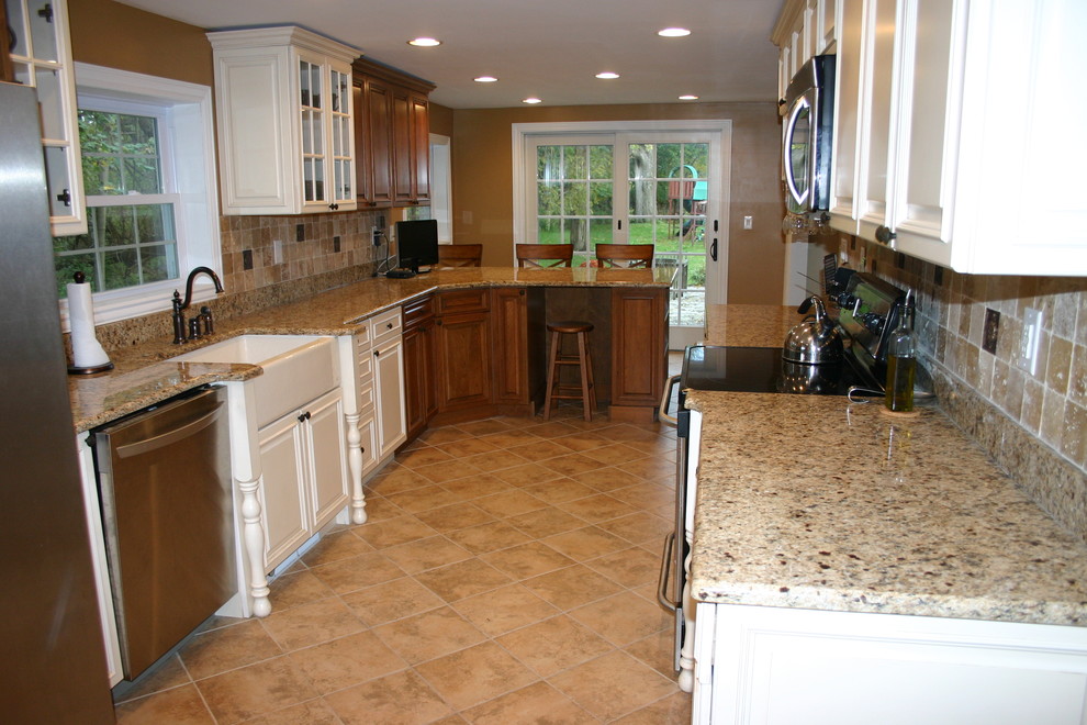 Example of an eclectic kitchen design in Newark