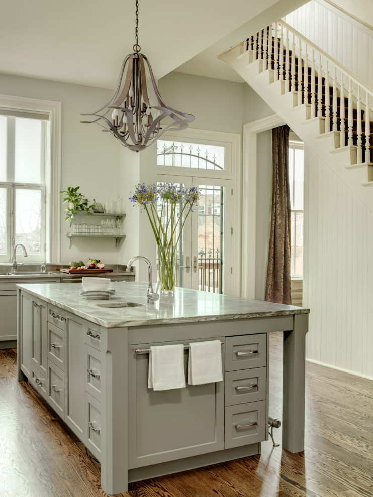 Inspiration for a traditional kitchen in St Louis.