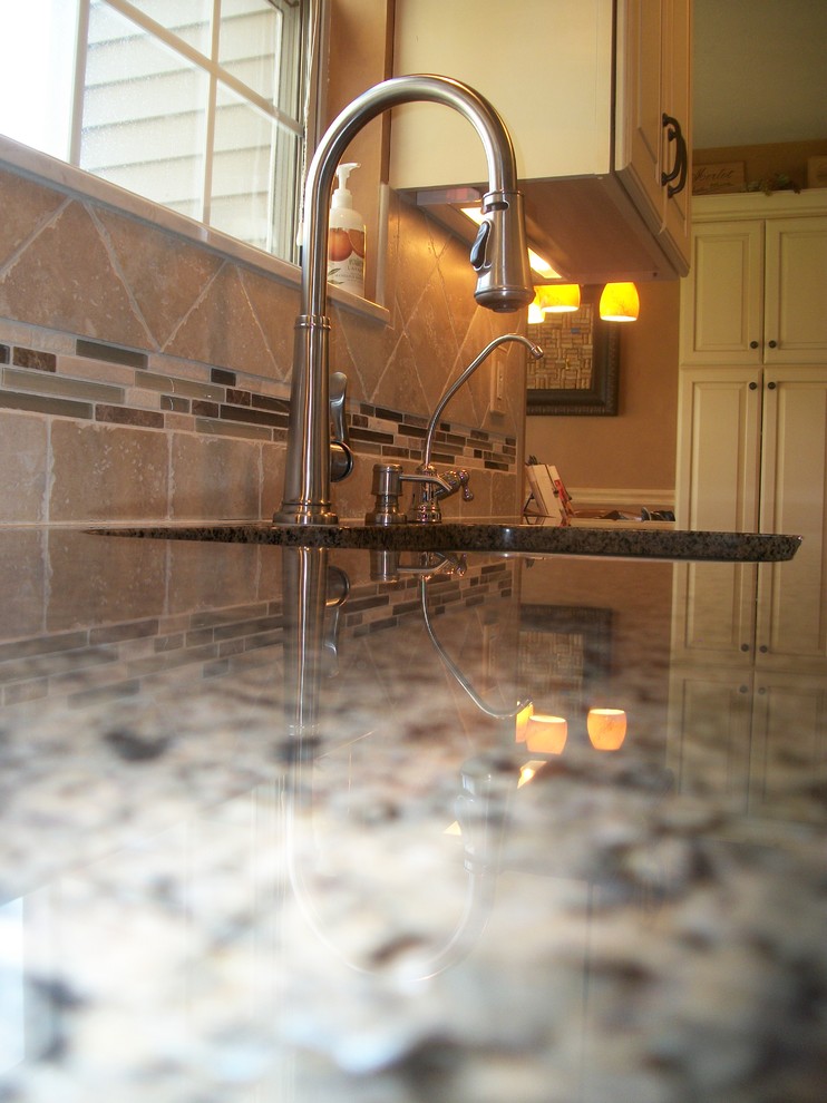 Example of a trendy kitchen design in Cleveland
