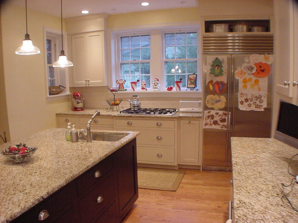 Transitional kitchen photo in Wilmington