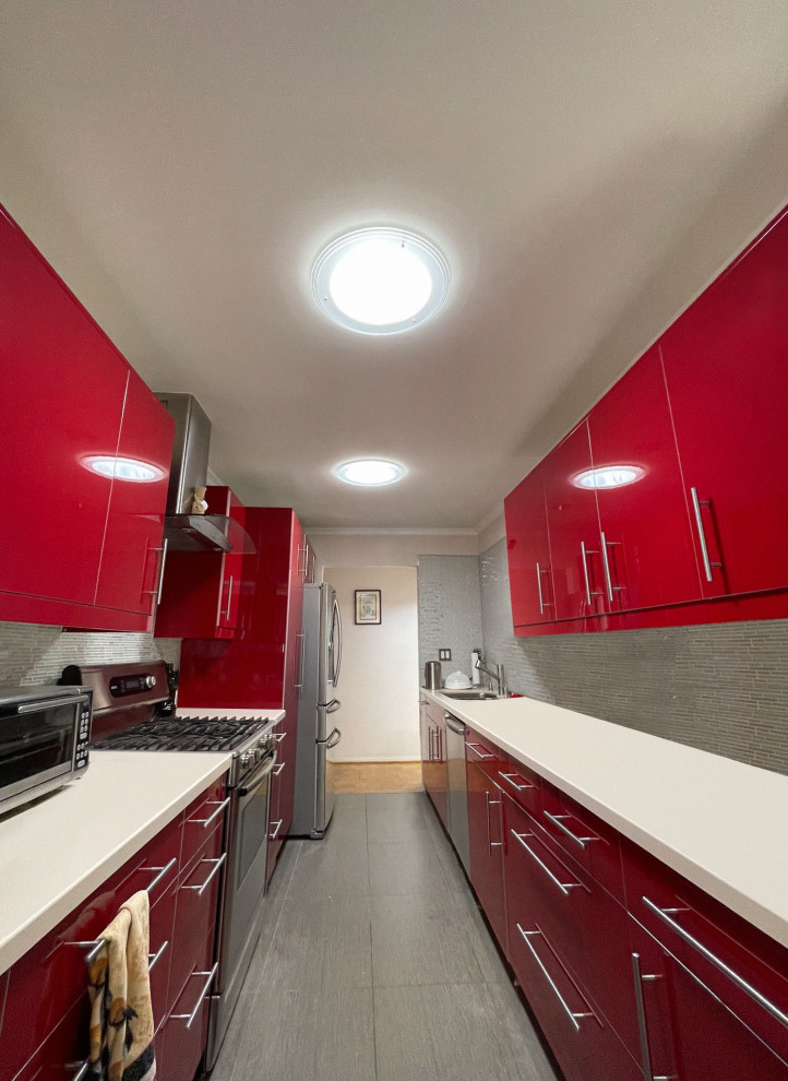 Tier Drop Round Natural Light Fixtures in Red Kitchen - Modern ...