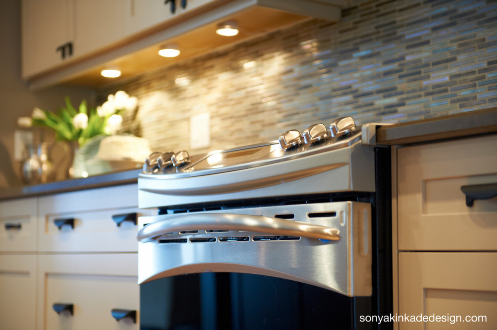 Inspiration for a timeless kitchen remodel in Ottawa
