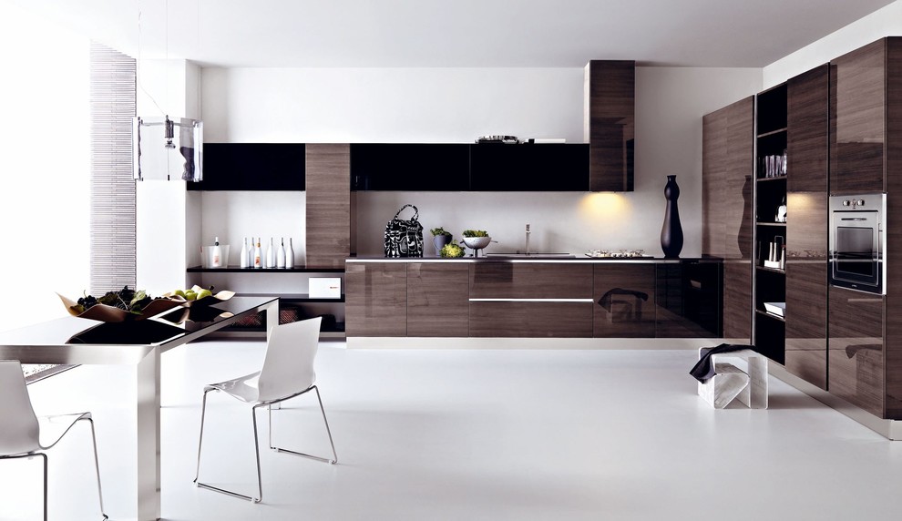 Ispirazione per una cucina abitabile minimalista di medie dimensioni con lavello da incasso, ante in legno bruno, paraspruzzi bianco, elettrodomestici in acciaio inossidabile e pavimento in ardesia