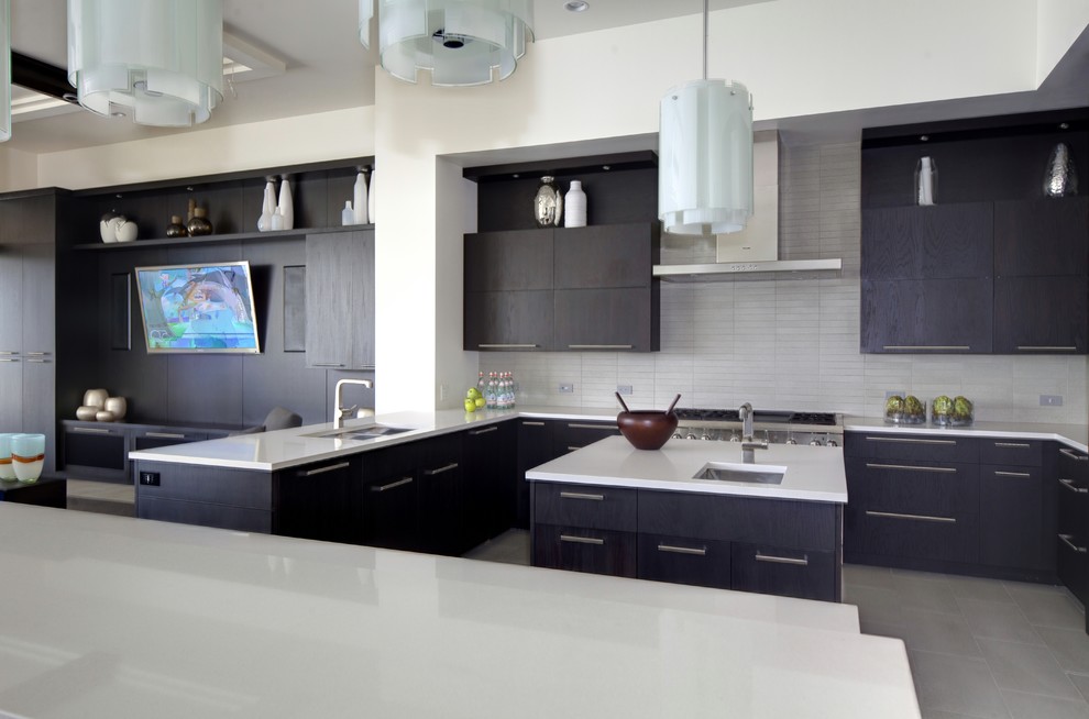 Inspiration for a modern kitchen in Orlando.