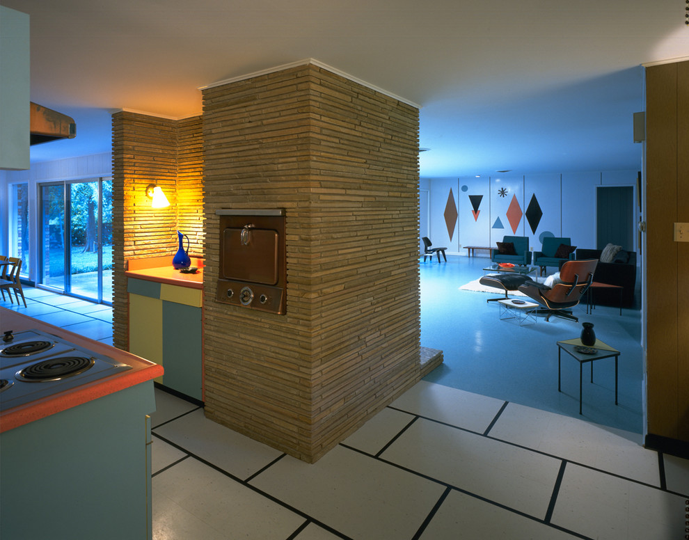 Exemple d'une cuisine moderne avec des portes de placard bleues et un électroménager en acier inoxydable.