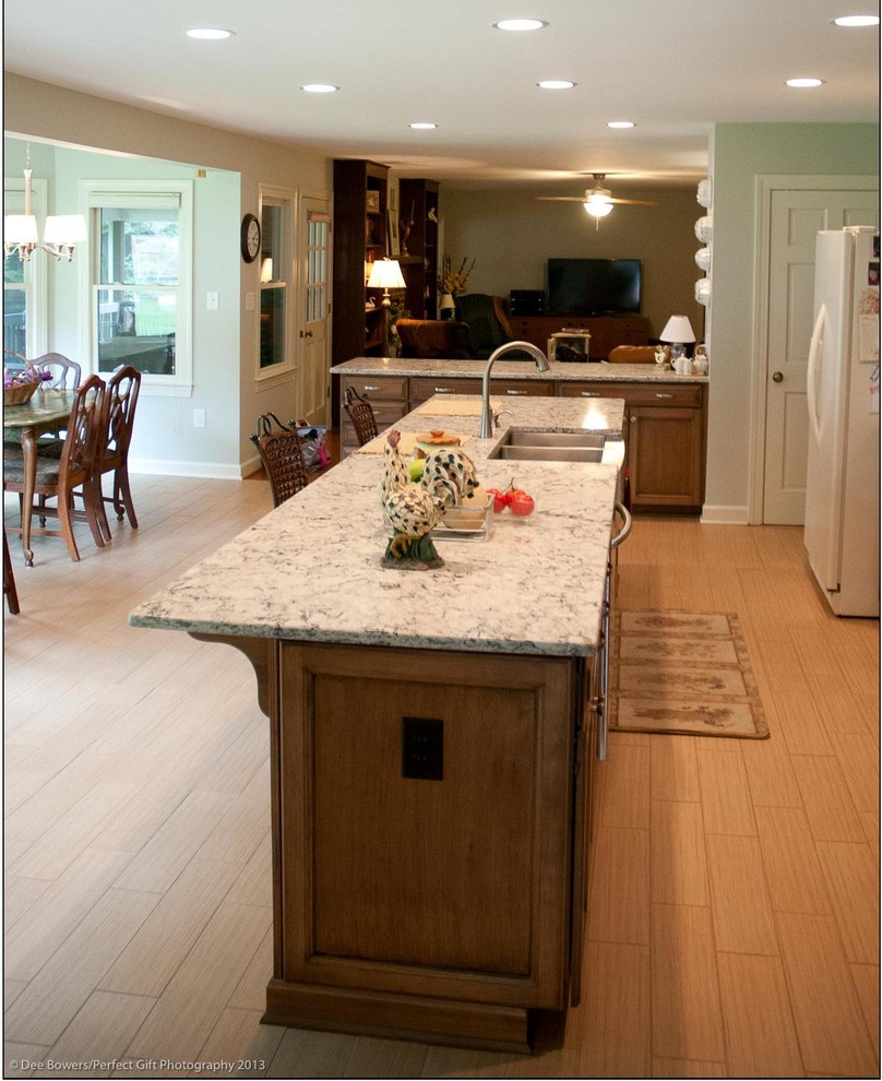 Inspiration for a large timeless l-shaped porcelain tile eat-in kitchen remodel in Raleigh with an island