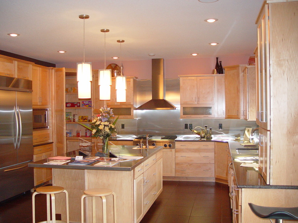 Kitchen - Contemporary - Kitchen - Cedar Rapids - by TS Construction