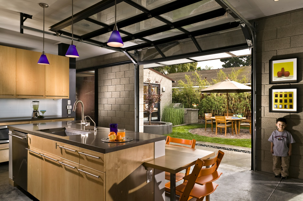 Kitchen With Private Courtyard Outside Glass Garage Doors Jeannette Architects Img~cd912d470de65e66 9 4528 1 0e10793 