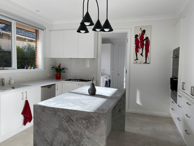 Kitchen with Stunning Stone Island Bench - Modern - Kitchen - Melbourne -  by Ultimate Kitchens & Bathrooms | Houzz AU