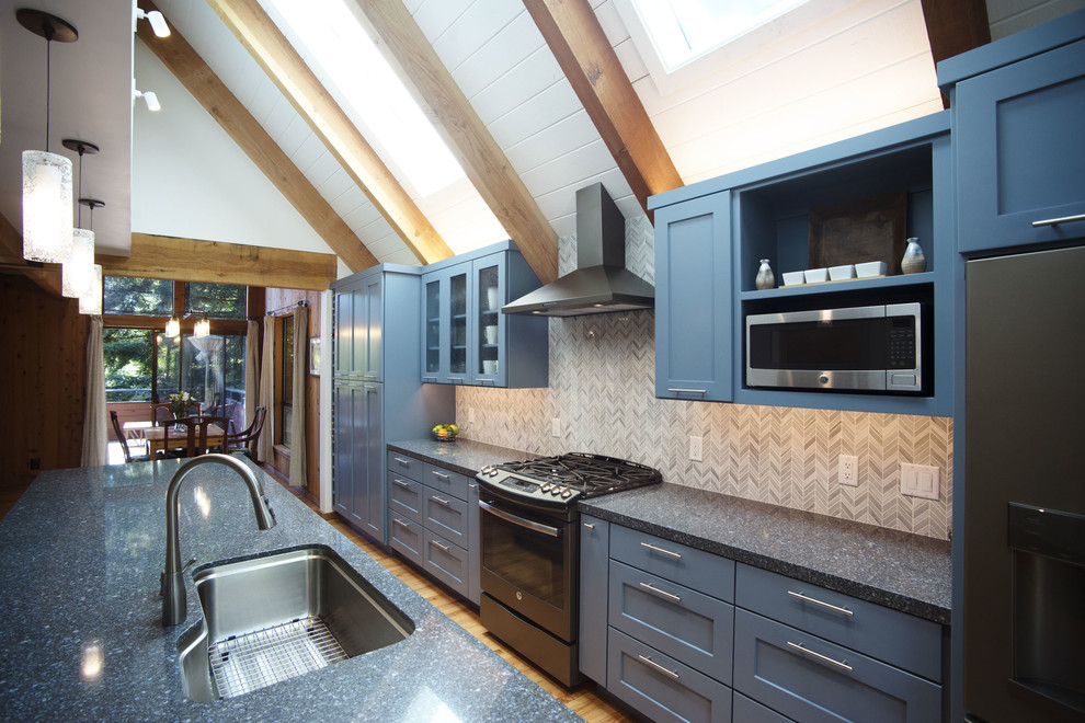 Kitchen with Vaulted Ceilings and Exposed Wooden Beams Contemporary