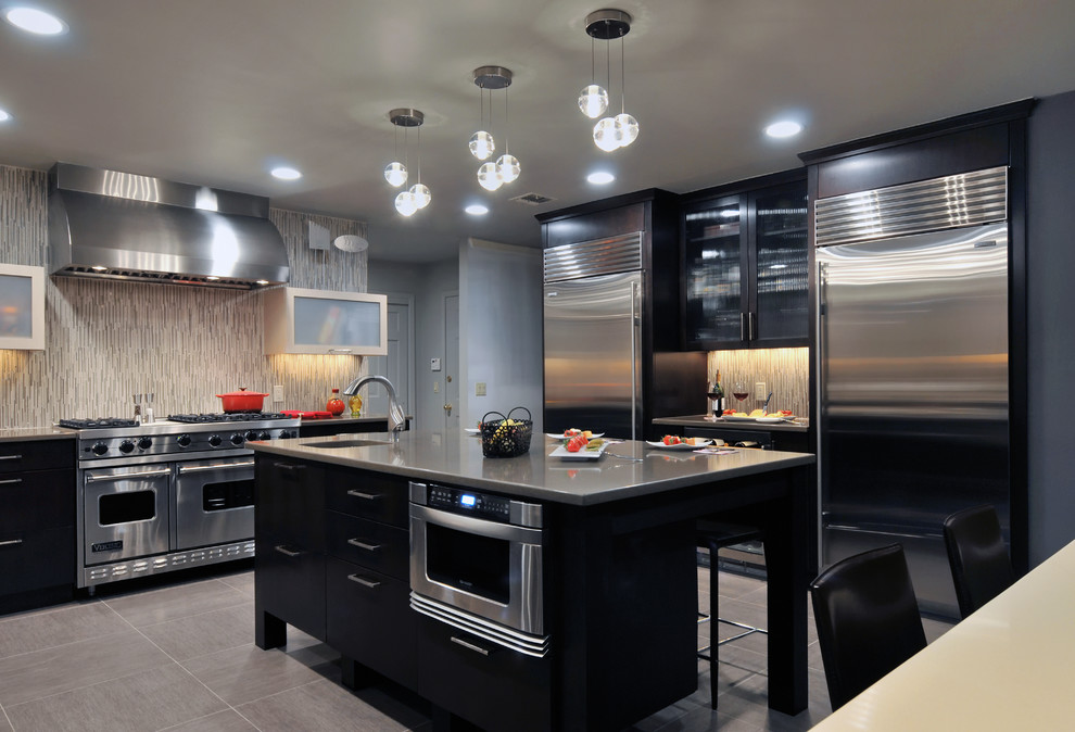 Kitchen - contemporary kitchen idea in New York with stainless steel appliances
