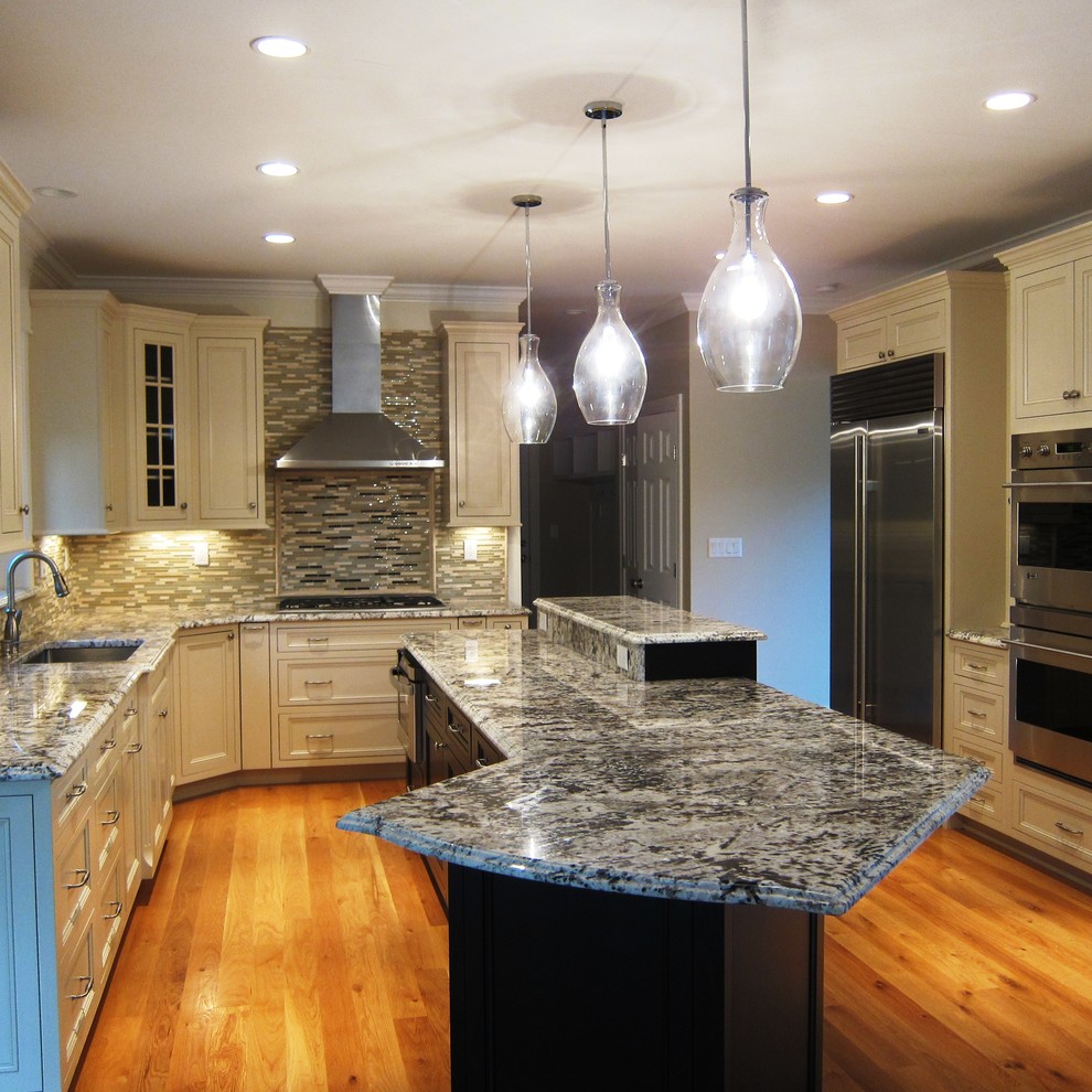 Elegant kitchen photo in Bridgeport