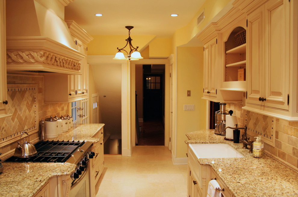 Kitchen - transitional kitchen idea in New York