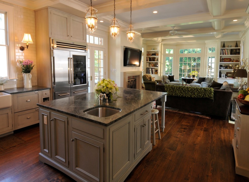 Transitional kitchen photo in Charlotte