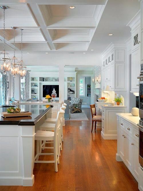 Inspiration for a traditional kitchen in Orange County.