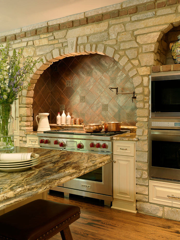 Tuscan kitchen photo in St Louis