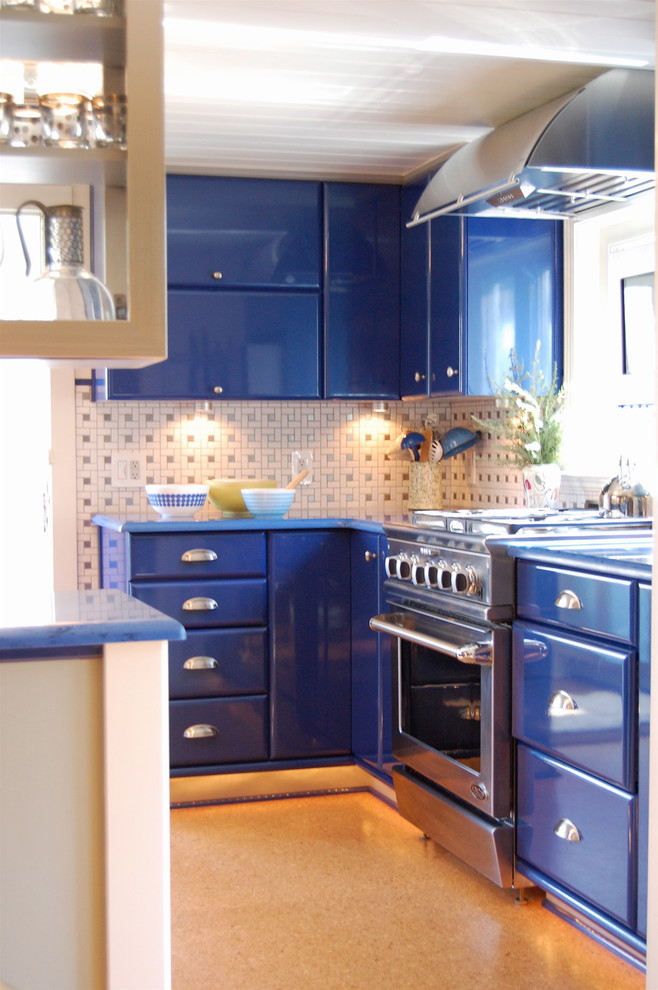 Inspiration for a mid-sized 1950s u-shaped cork floor eat-in kitchen remodel in Other with an undermount sink, flat-panel cabinets, blue cabinets, quartz countertops, multicolored backsplash, metal backsplash, stainless steel appliances and an island