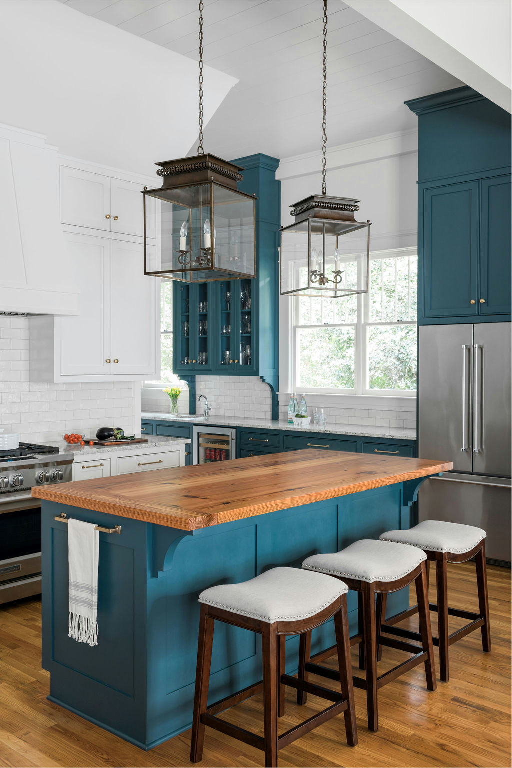 5 TIPS FOR STYLING GLASSFRONT CABINETS – Bungalow Blue Interiors