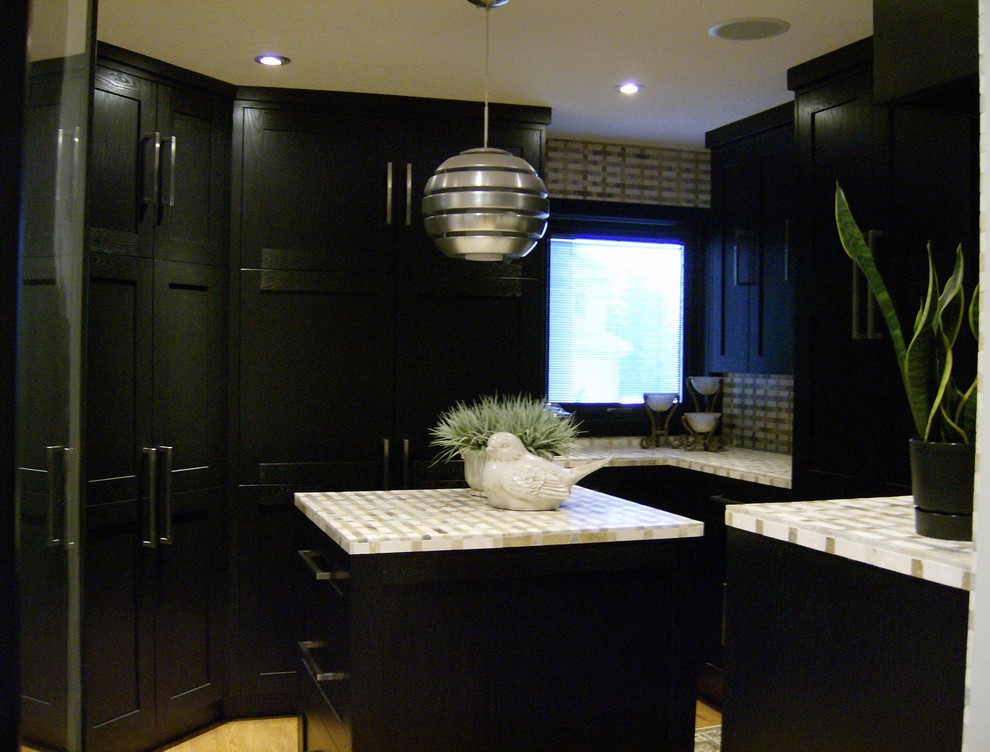 Design ideas for a classic kitchen in Calgary.