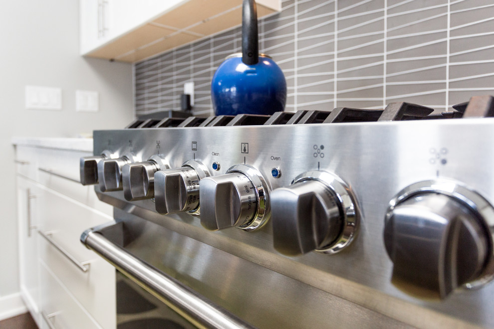 Kitchen - kitchen idea in Grand Rapids