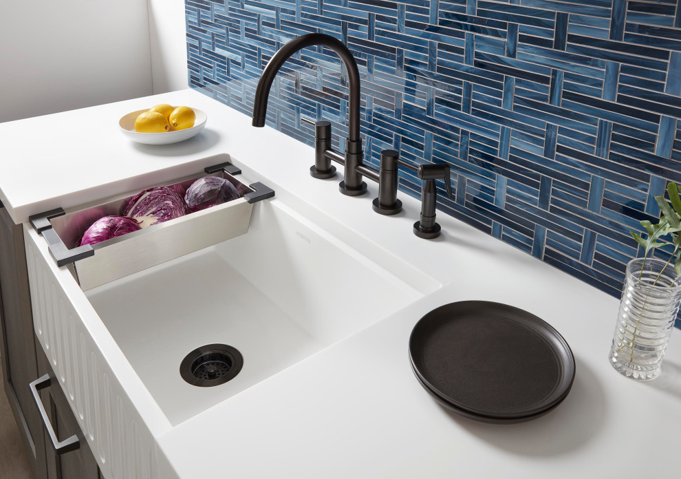 Imagen de cocina lineal actual pequeña con fregadero sobremueble, armarios con paneles empotrados, salpicadero azul y encimeras blancas
