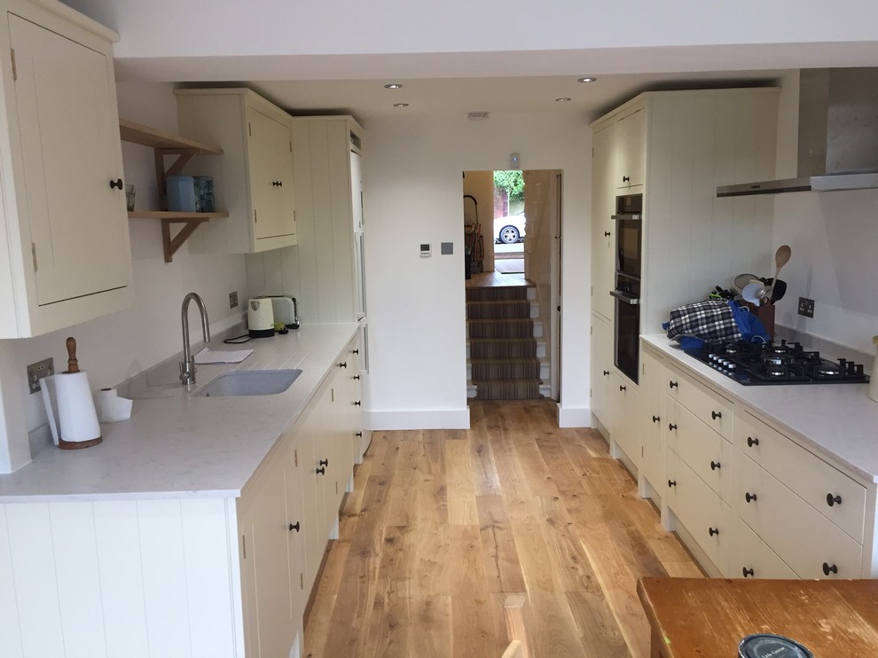 Medium sized country kitchen in London.