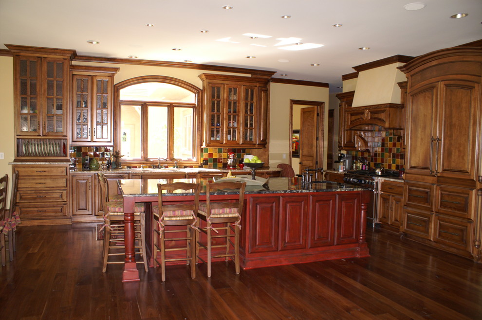 Photo of a traditional kitchen in Kansas City.