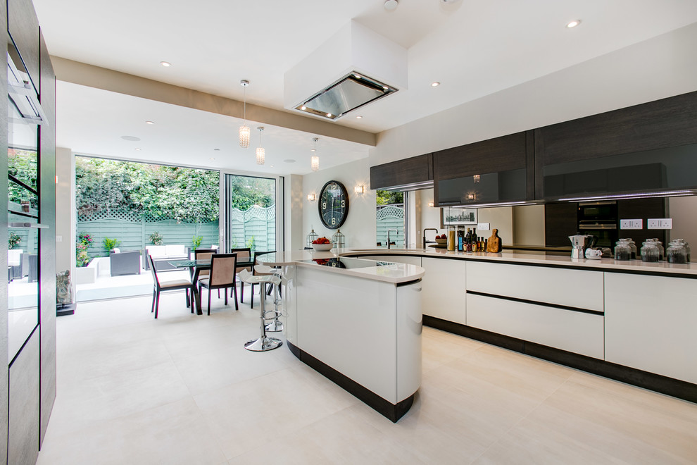 Example of a trendy kitchen design in Oxfordshire