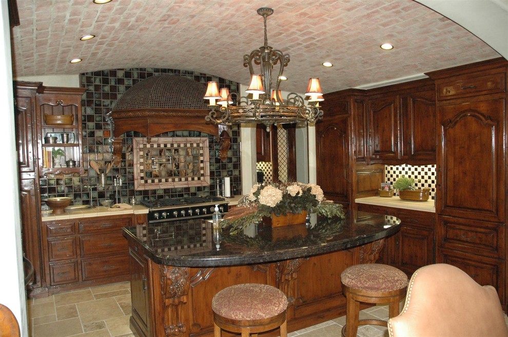 Tuscan kitchen photo in Los Angeles