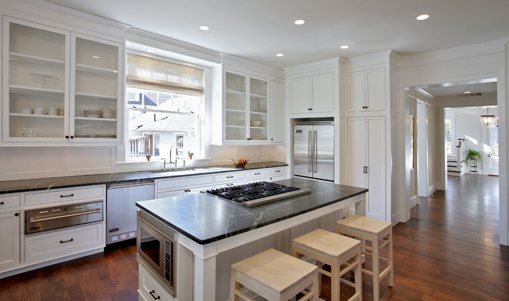 ワシントンD.C.にあるコンテンポラリースタイルのおしゃれなキッチン (シルバーの調理設備) の写真