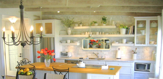 This is an example of a traditional kitchen in Orange County.