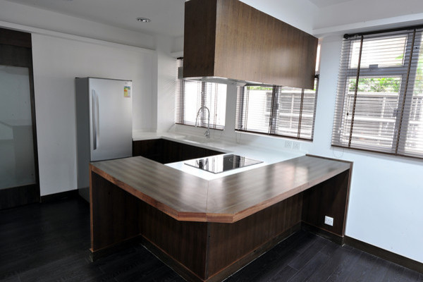 Example of a minimalist kitchen design in Hong Kong