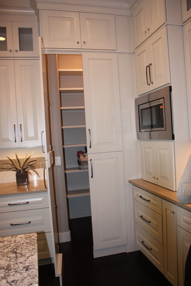 Example of a transitional kitchen design in Cedar Rapids