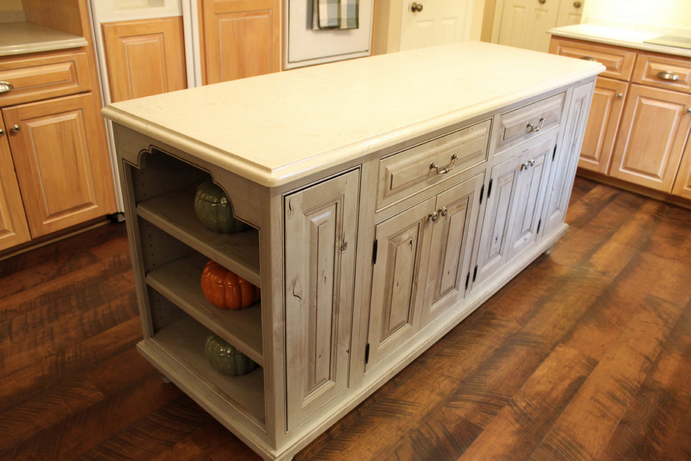 Knotty Alder Peppercorn Island with Taj Royal Quartz Countertop